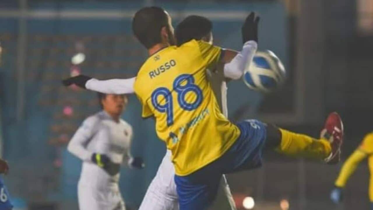 Rosario Mattia Russo con la maglia degli SC Falcons nel campionato mongolo.