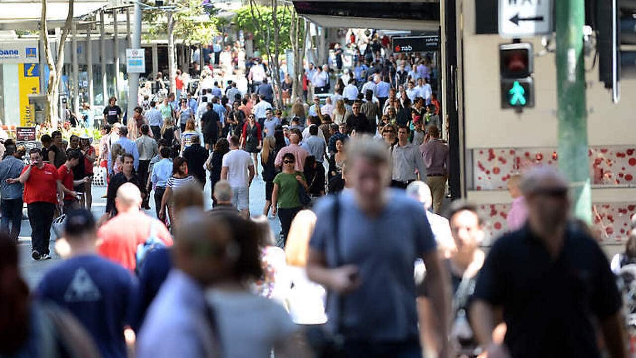 shopping_crowd_aap.jpg