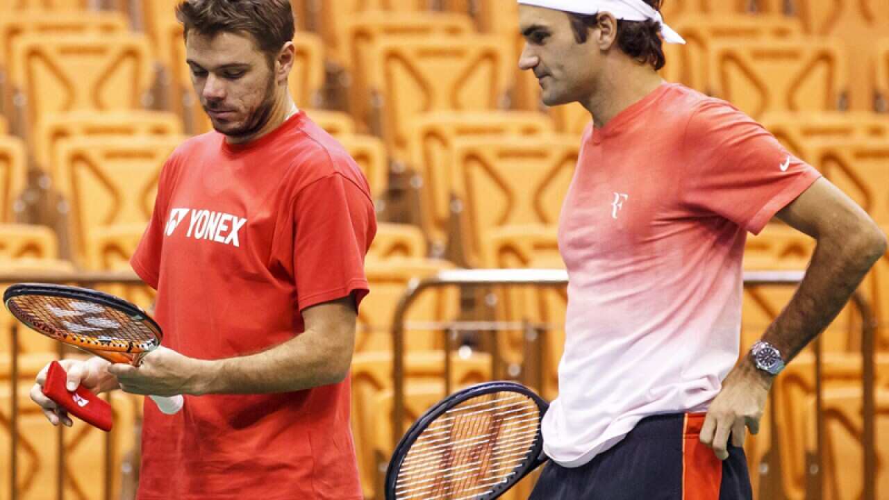 Stanislas Wawrinka (L) and Roger Federer.