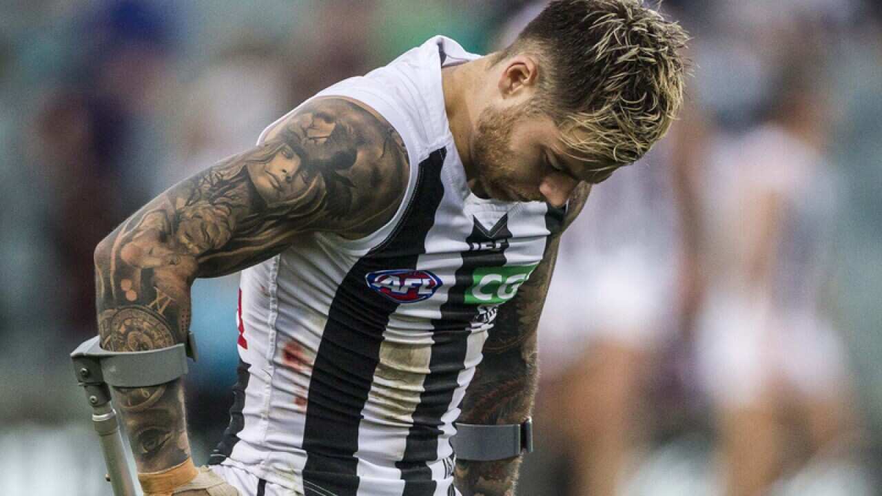 Jamie Elliott of the Magpies