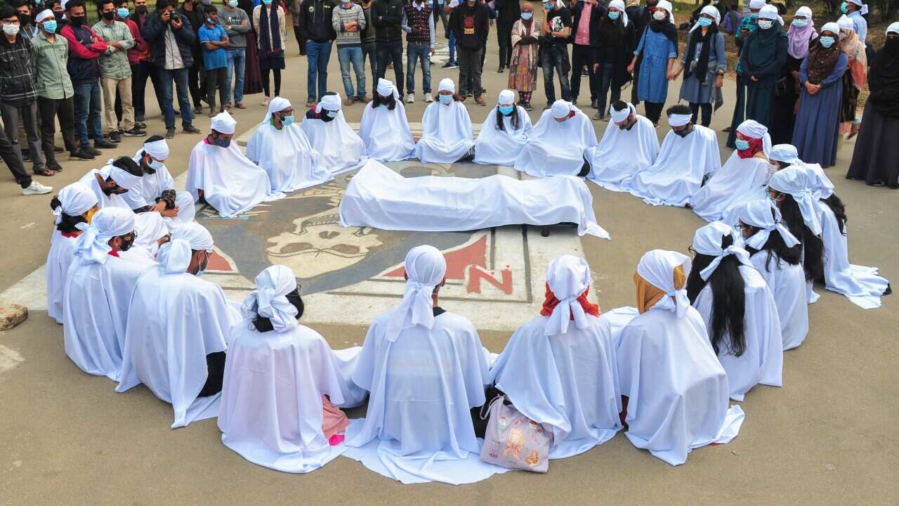 Image for read more article 'আরও দেখুন:'