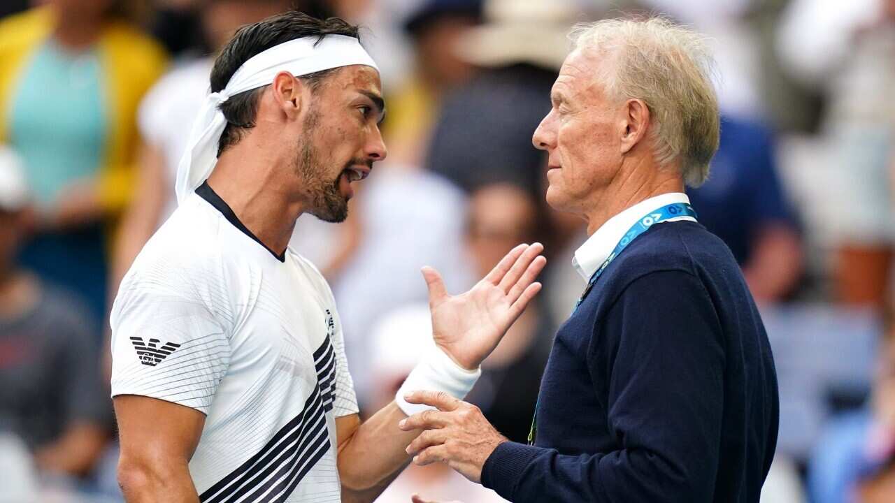 Fabio Fognini si lamenta con il supervisor Gerry Armstrong durante il suo match di quarto turno agli Australian Open contro Tennys Sandgren