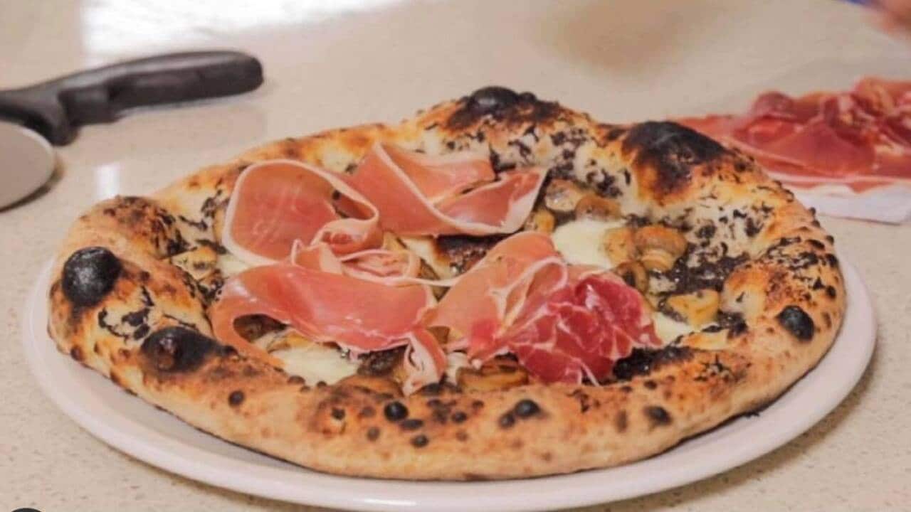 Pizza tartufo e prosciutto, la ricetta di Francesco Crifò