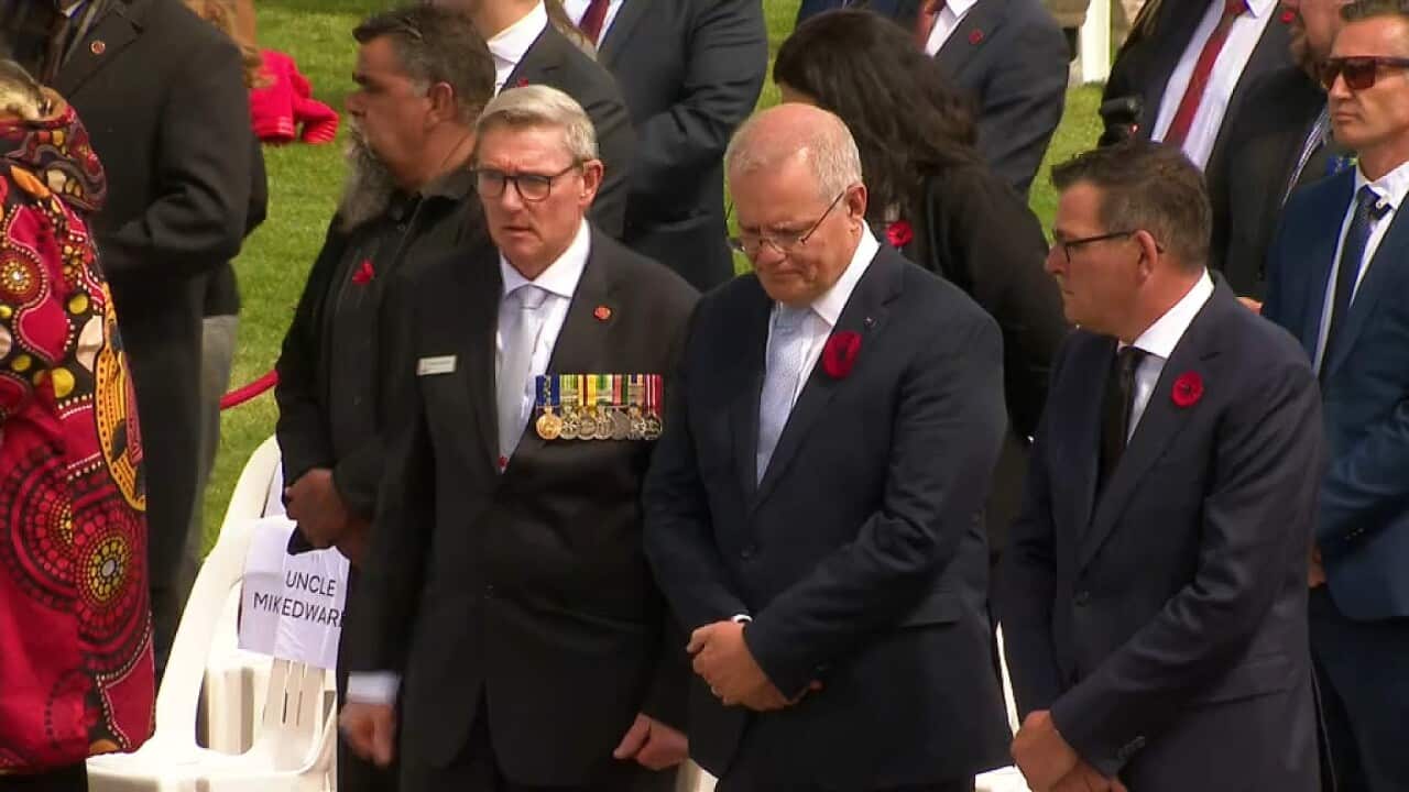 PM Scott Morrison (centre) and Victorian Premier Dan Andrews (R) at Melbourne's Remembrance Day event