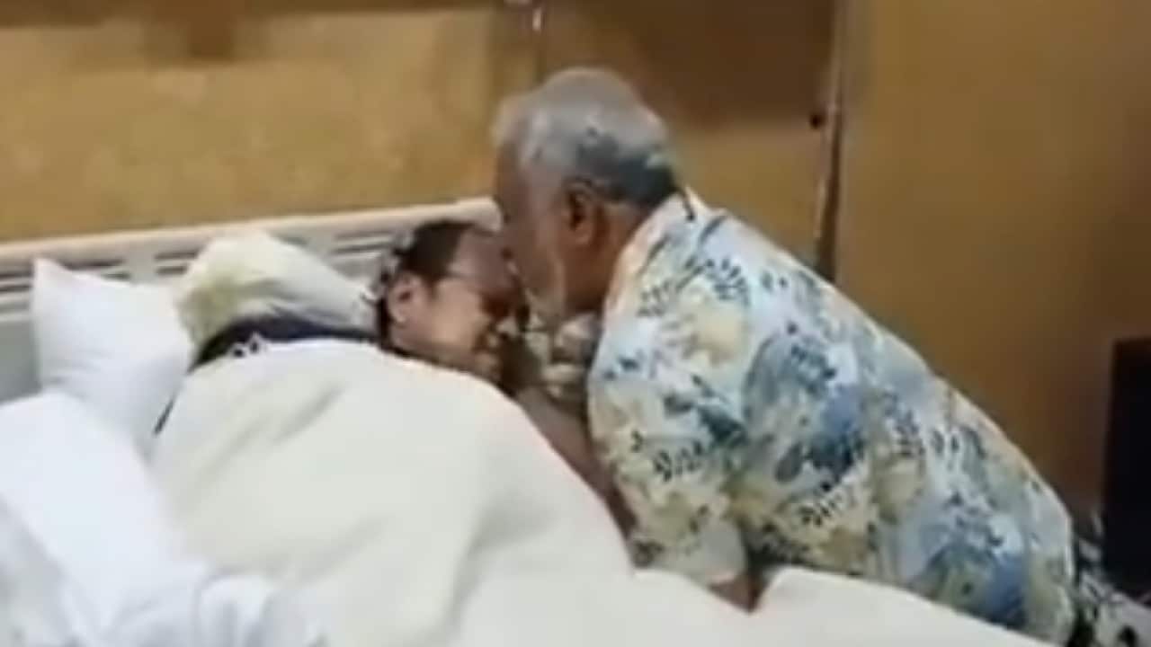 Xanana Gusmao visits Bacharuddin Jusuf Habibie in hospital.