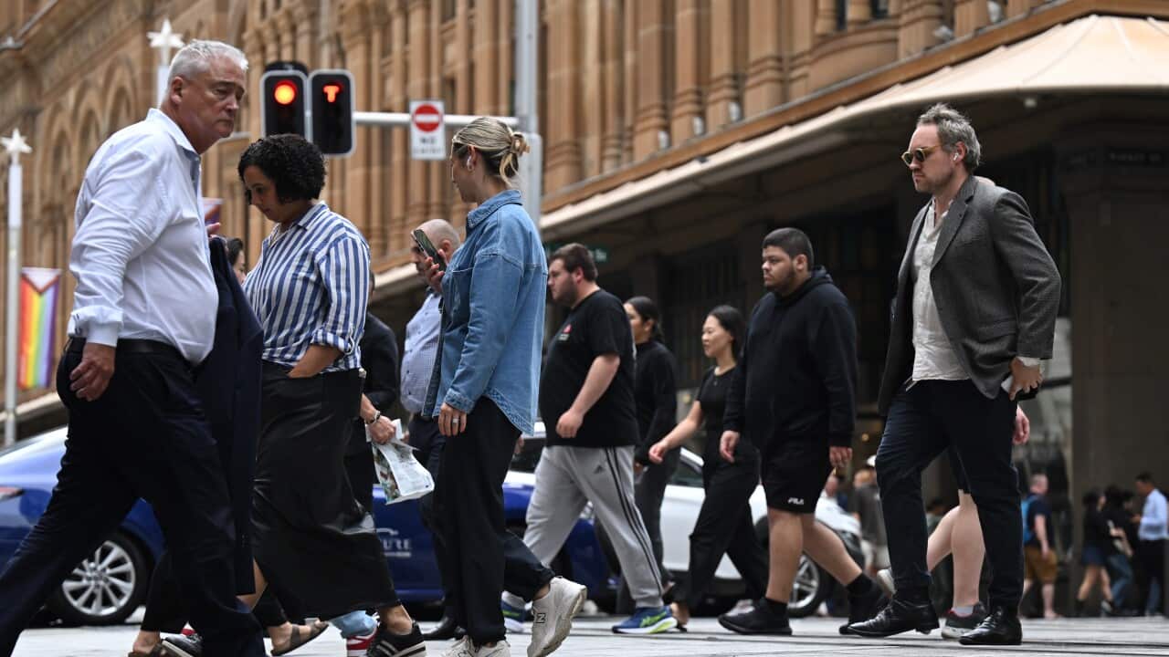 Sydney CBD workers during lunchtime in Sydney