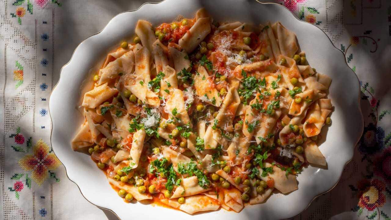 Fusi with peas, tomatoes and cinnamon (Fusi coi bisi, pomodoro e cannella)
