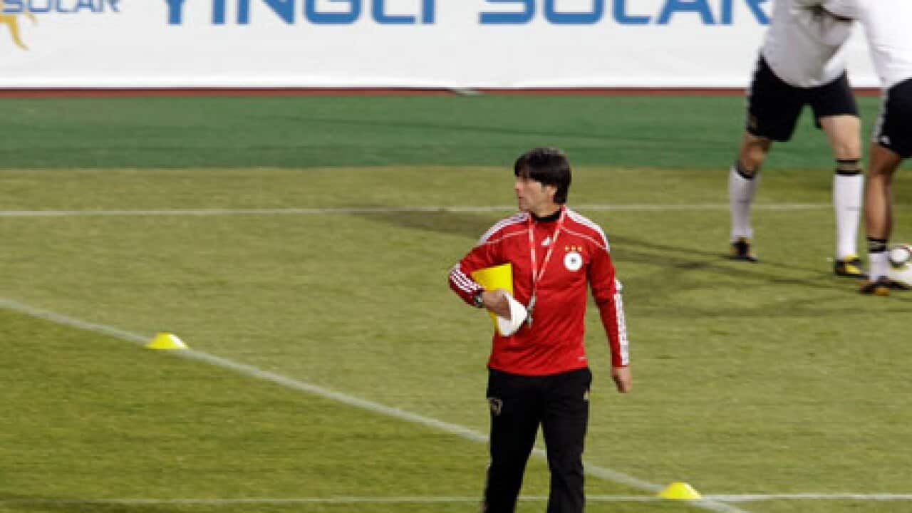 worldcup_sponsor_yingli_100627_B_aap_179814595