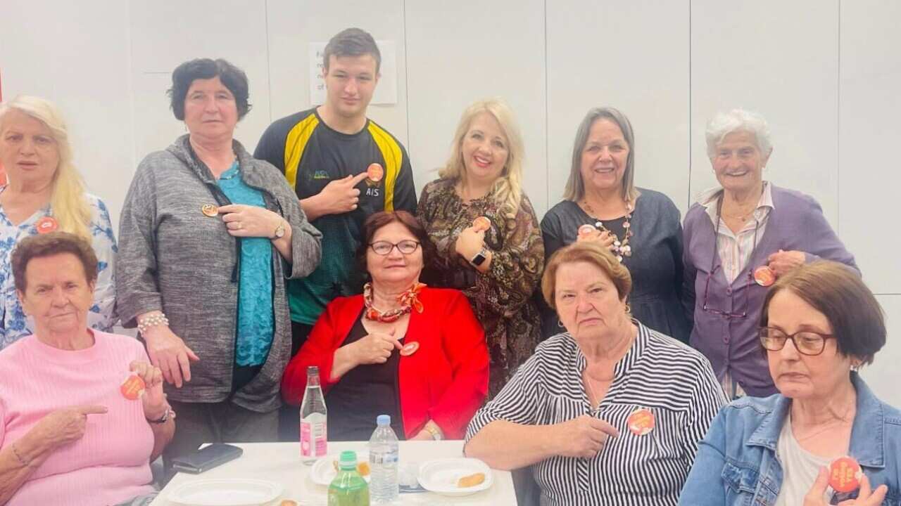 Maida Vugdalic i clanice grupe Keeping in Contact (2).jpg