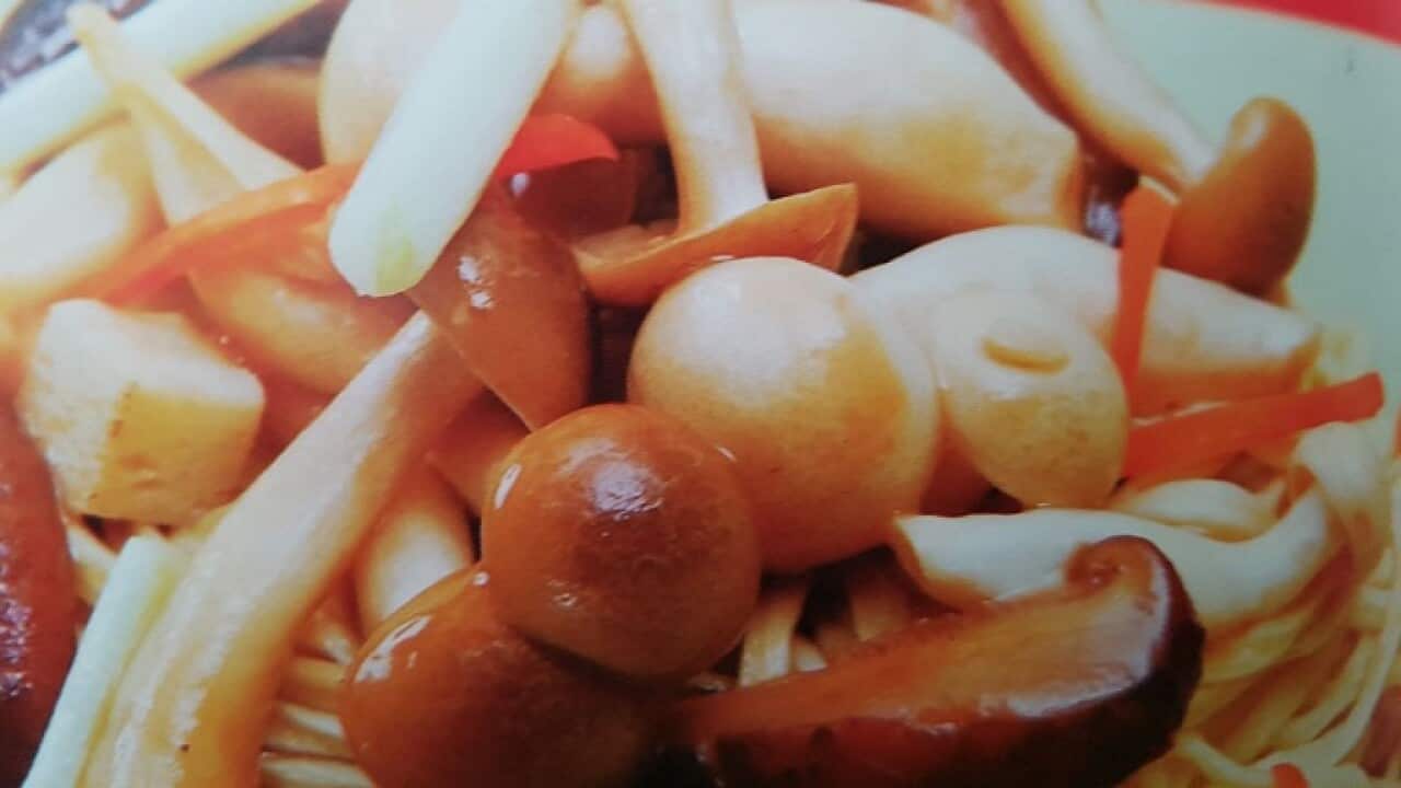 Crispy noodle with vegan abalone and mixed fungus.