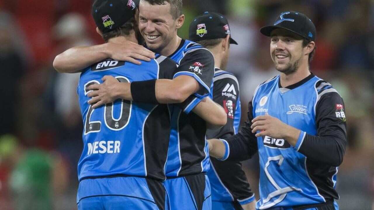 Peter Siddle of the Strikers