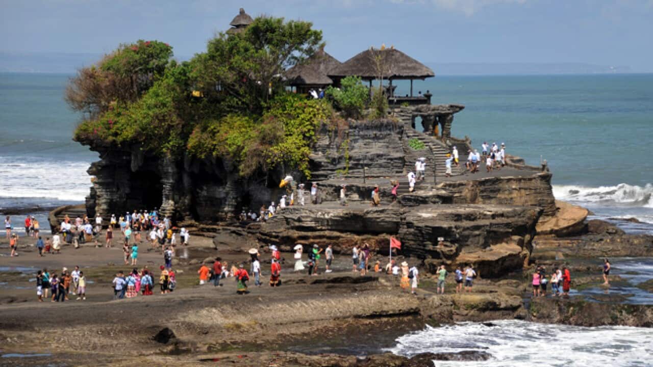 bali_tanah_lot_temple_120804_b_getty_918941795