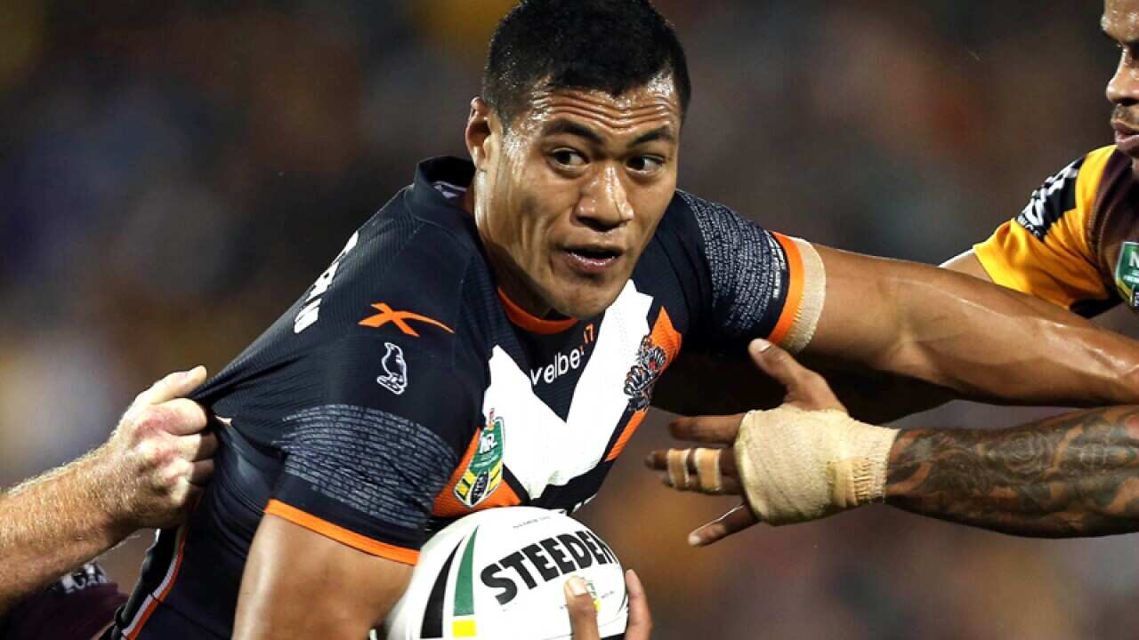 Tim Simona.