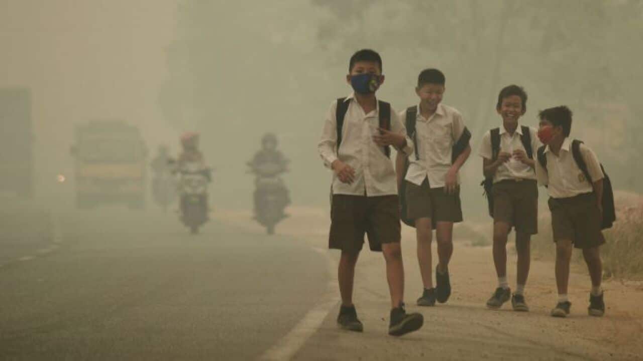 File image of children walking through heavy smog in China