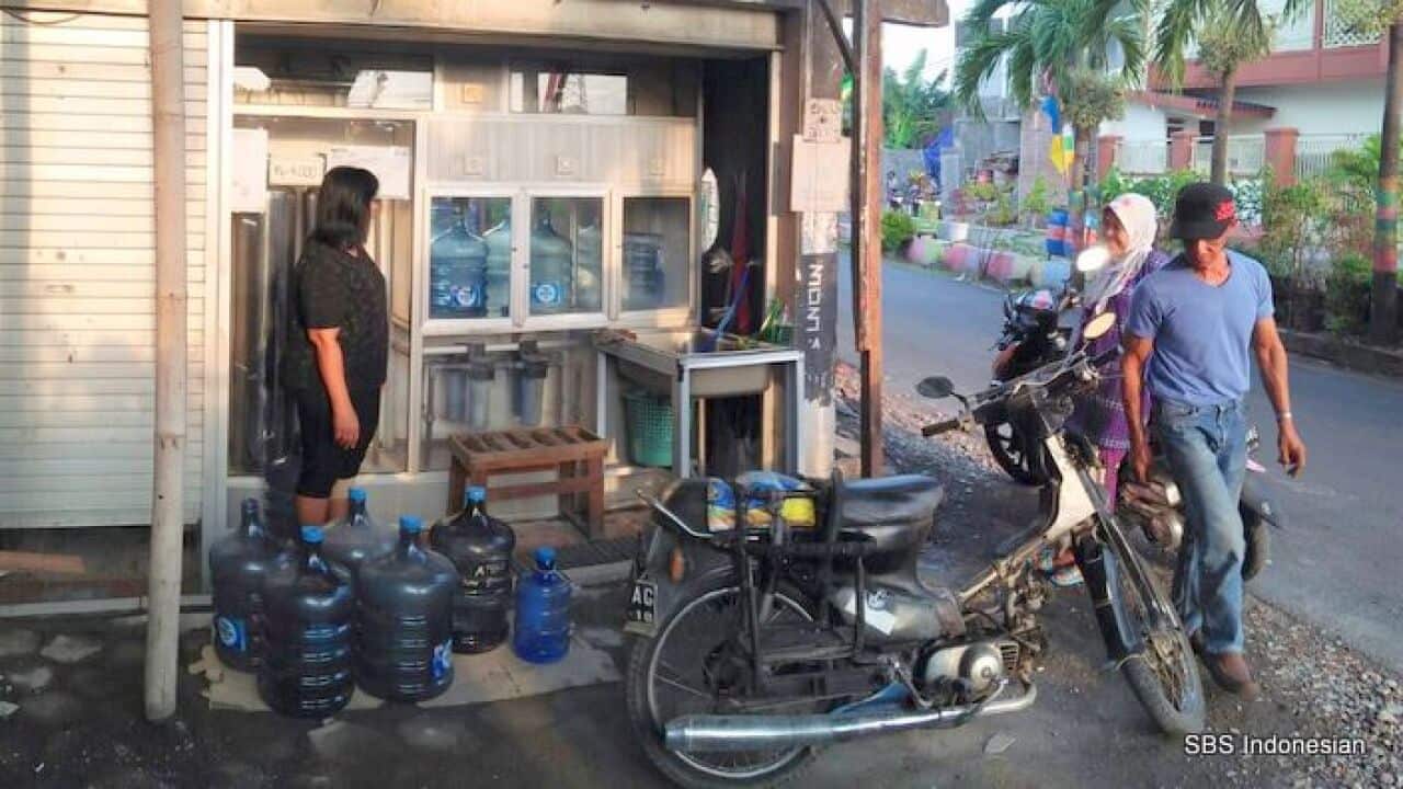 Drinking water vendor in Semarang, Apr 2018 – Triana Widyastuti
