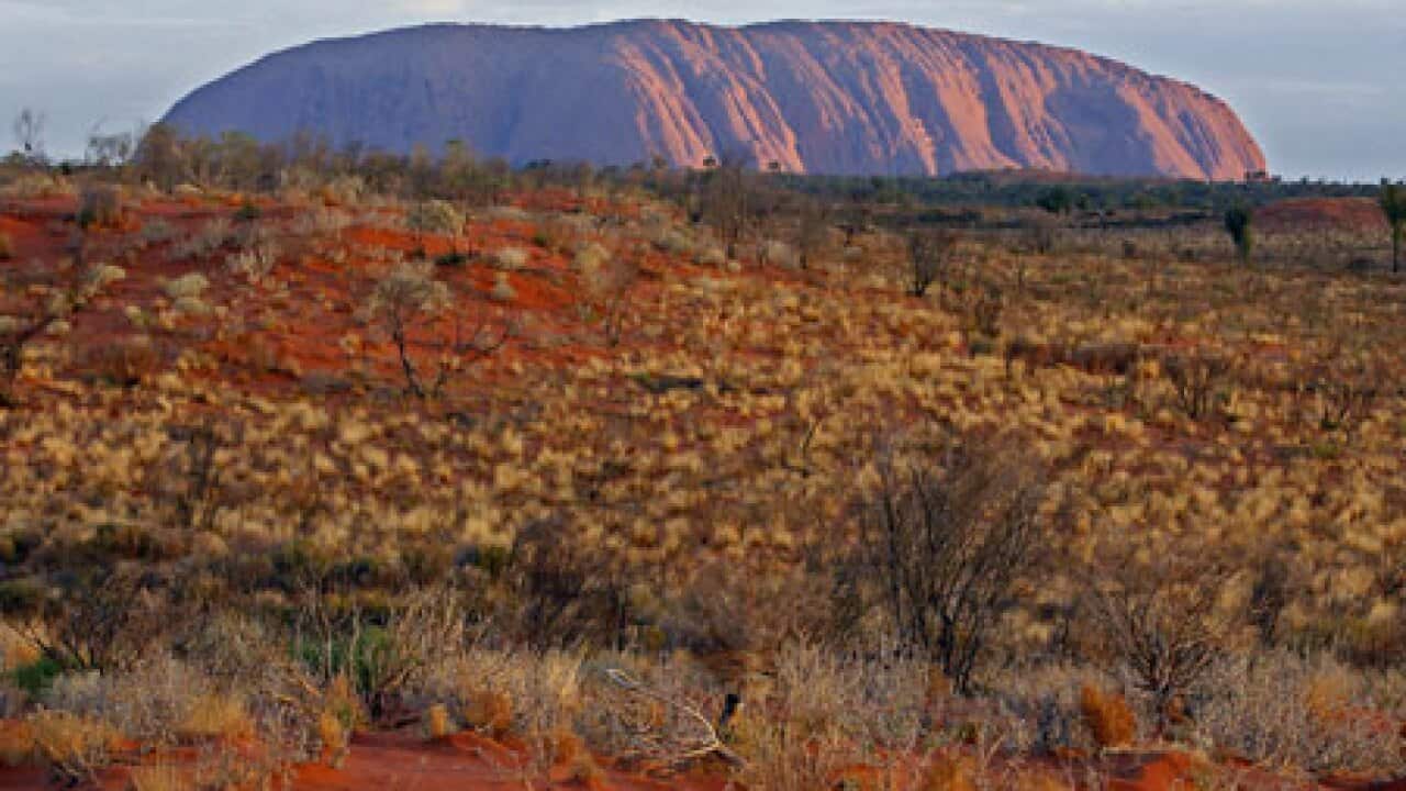 uluru_distance_1007_B_getty_1323883390
