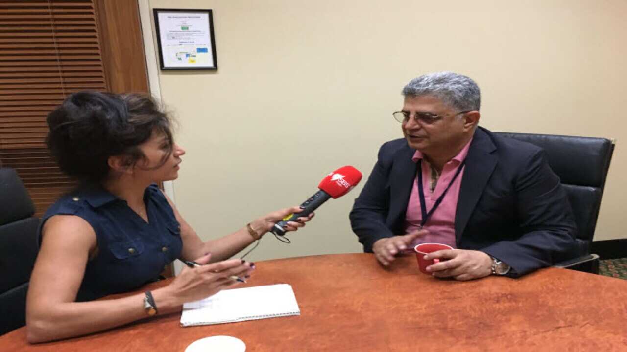 کاوه فرنام دستیار کارگردان فیلم لرد در حال گفتگو با شیرین نوری از اس بی اس فارسی