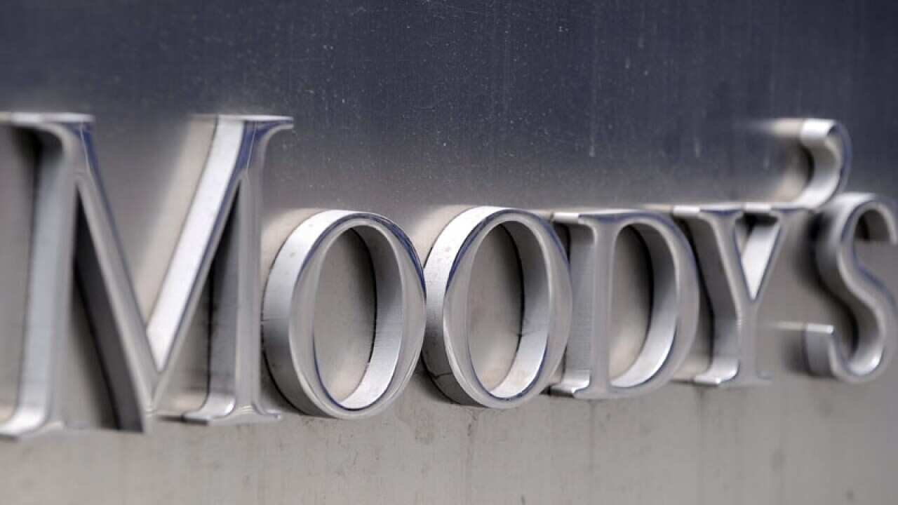 Moody's lowers outlook on EU's bailout fun