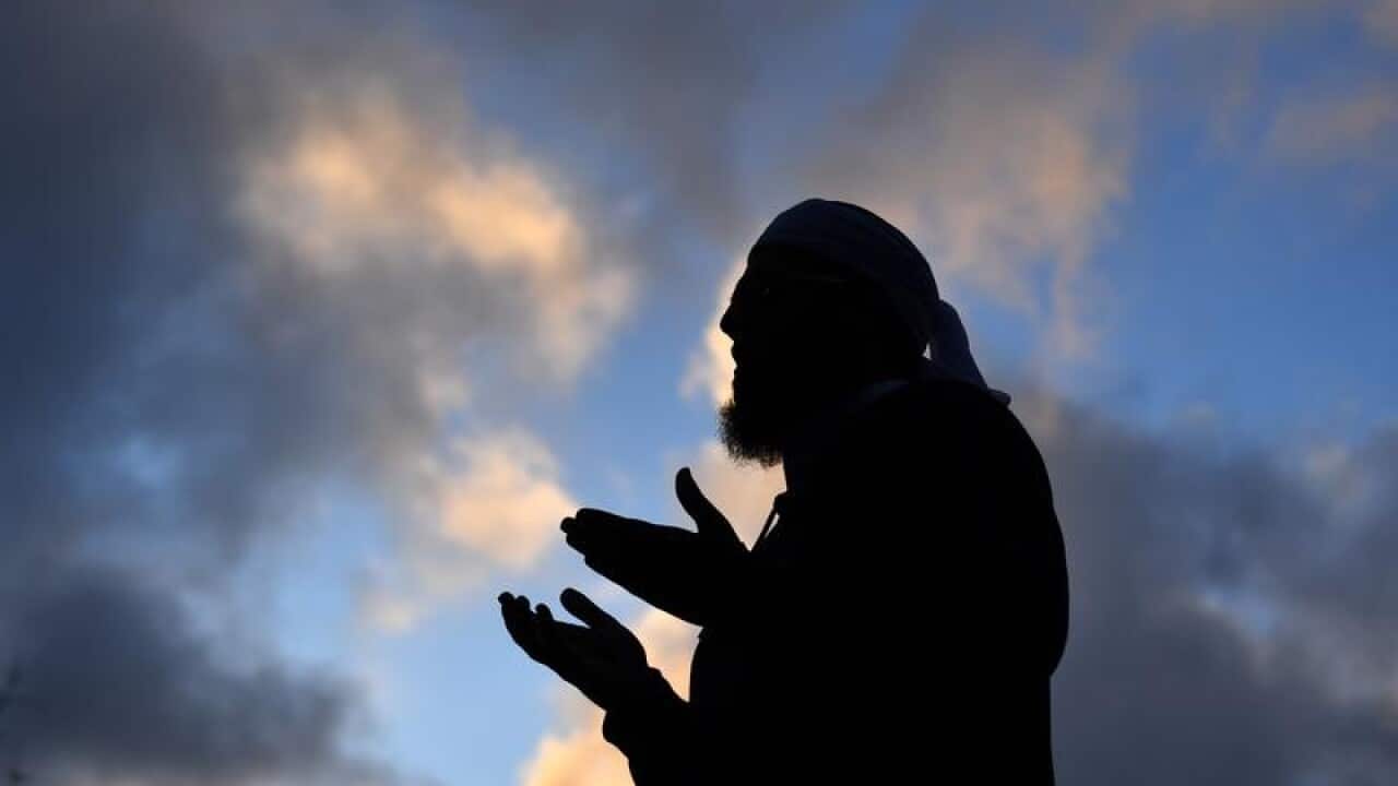 Mufti Zeeyad Ravat leads a pray