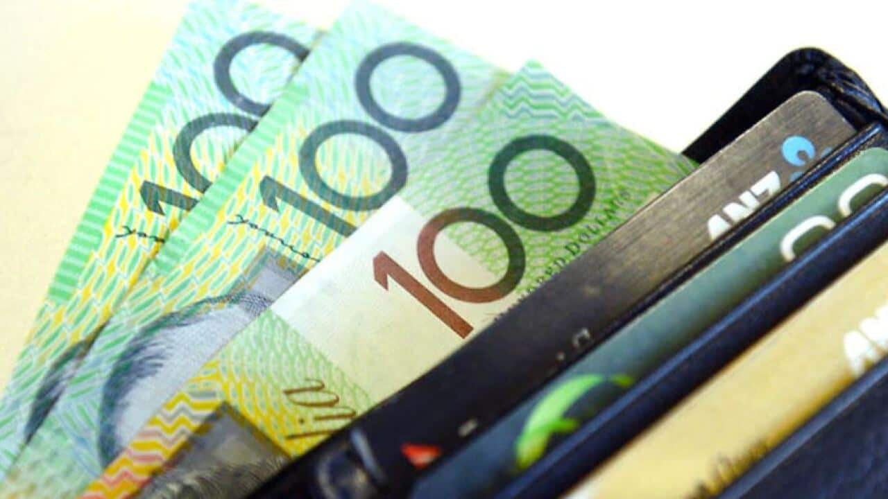 Cash or Card？】澳某大銀行分行不再提供櫃檯現金提款象徵紙幣的終結嗎？ | SBS Chinese