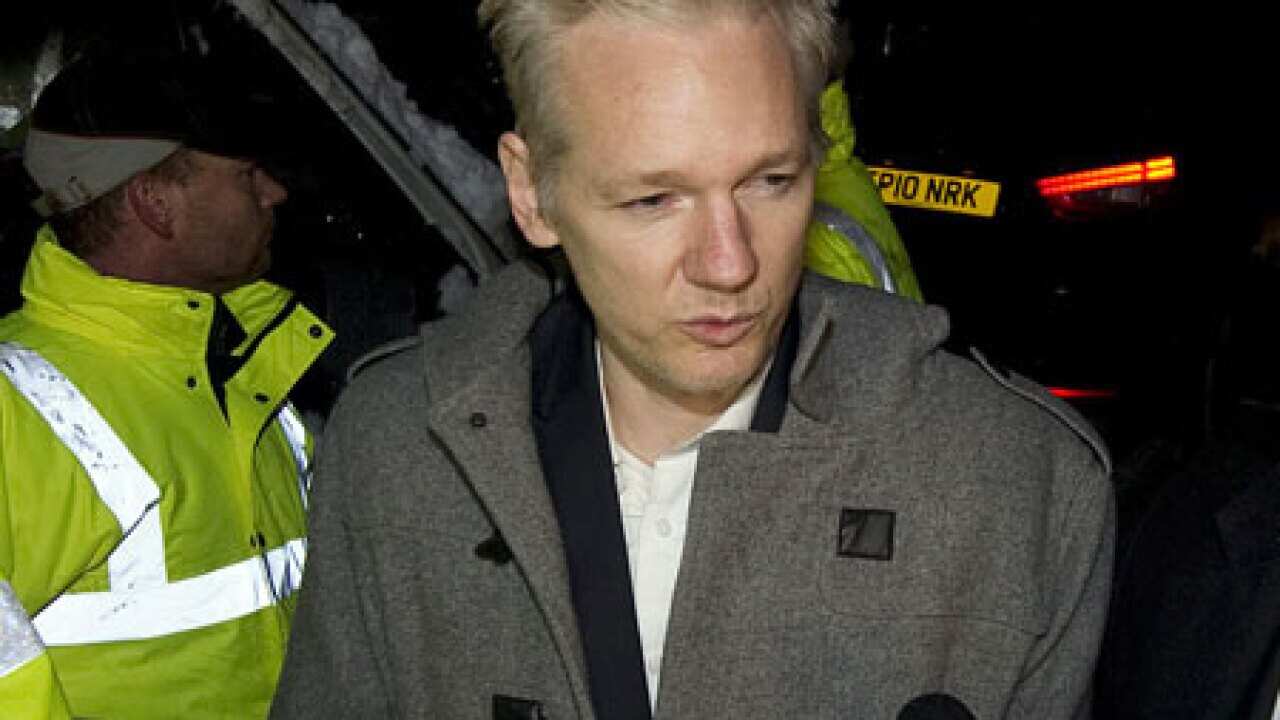 assange_freed_presser_L2_101216_aap_156654647