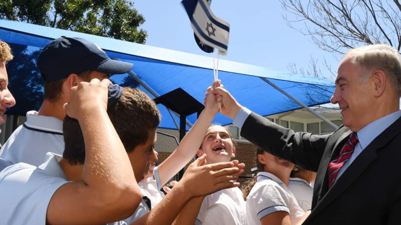 Benjamin Netanyahu greets students from Moriah College in Sydney