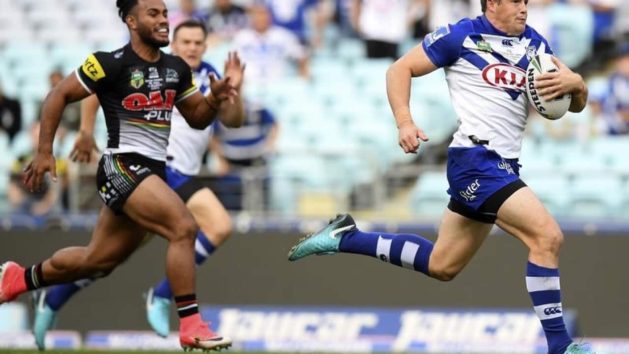 Josh Morris of the Bulldogs makes a break.