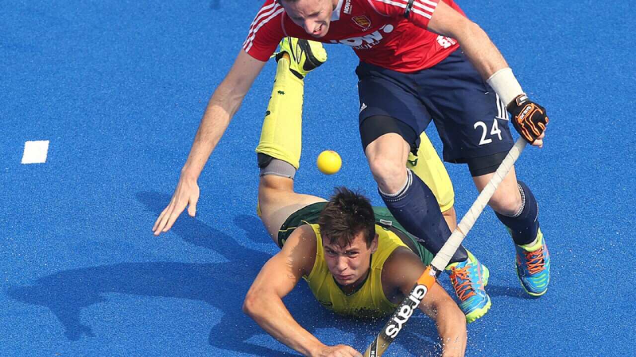 England's Iain Lewers (R) and Australia's  Tom Craig (L)