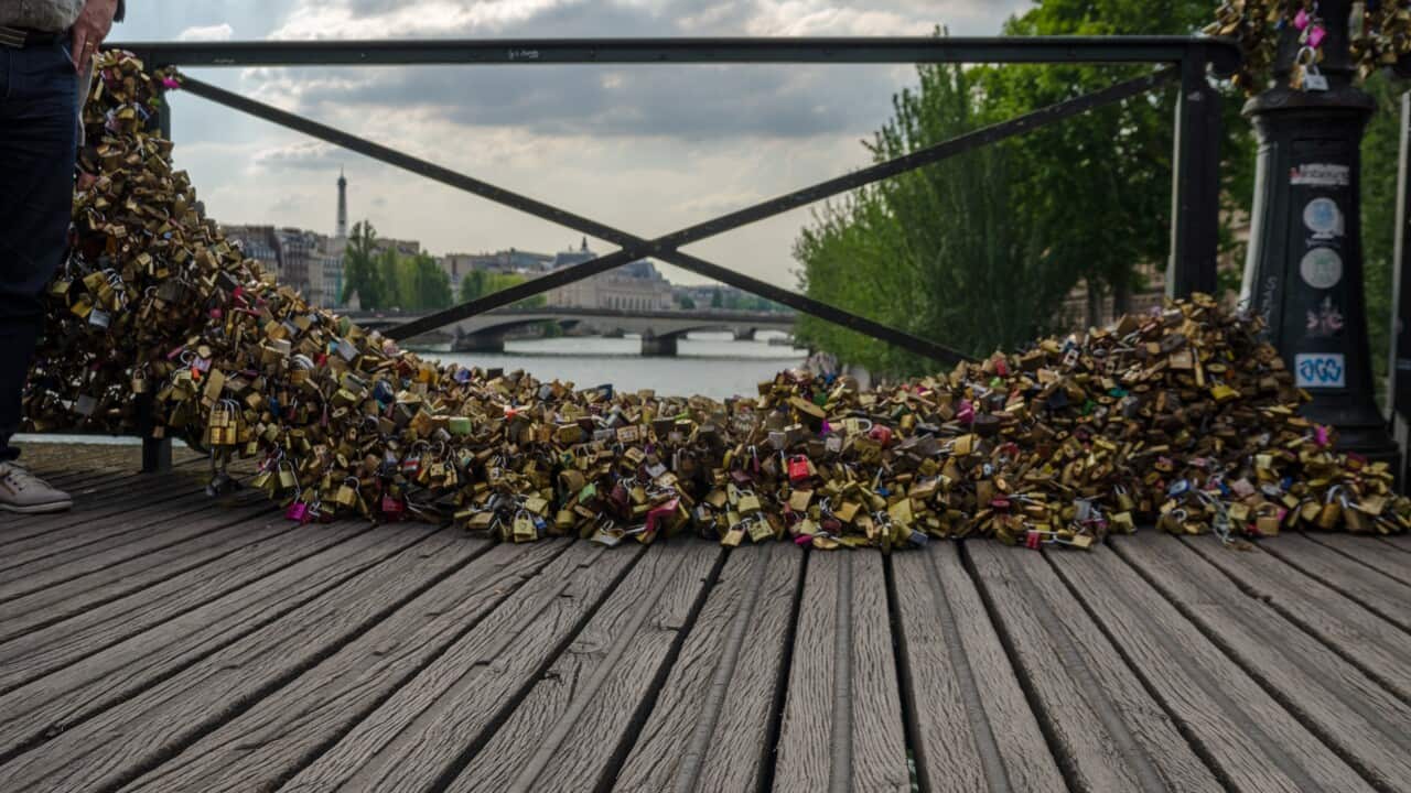 Paris plea to lovers say it with a selfie, not love locks SBS News