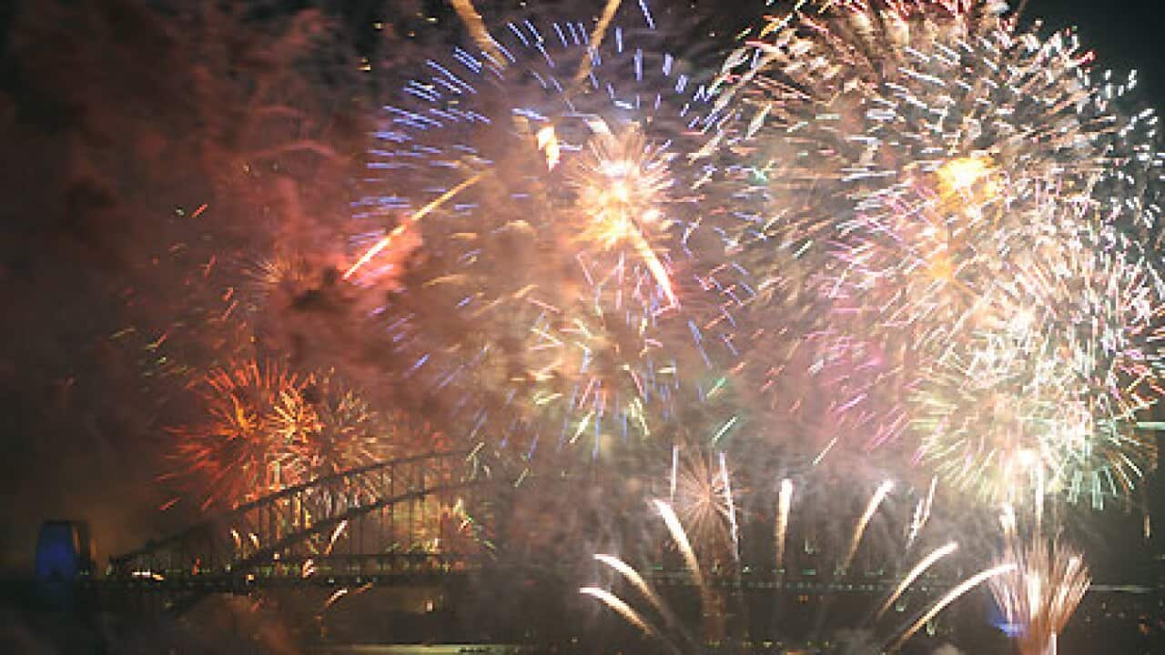 nye_fireworks_2010_100101_aap_B_386786456