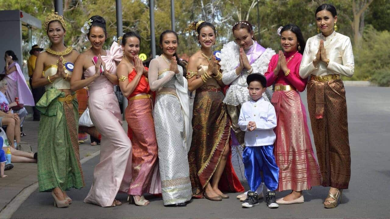 Image of Thais in national custumes at South Australia's 2018 Thai Festival