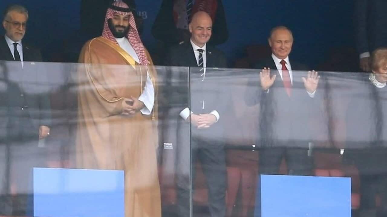 ولادیمیر پوتین رئیس جمهور روسیه و محمد بن سلمان ولیعهد عربستان در حال تماشای بازی روسیه-عربستان در مسکو