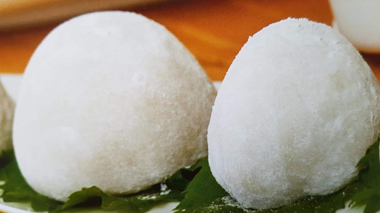 You can put your favourite ice cream inside the glutinous ball.