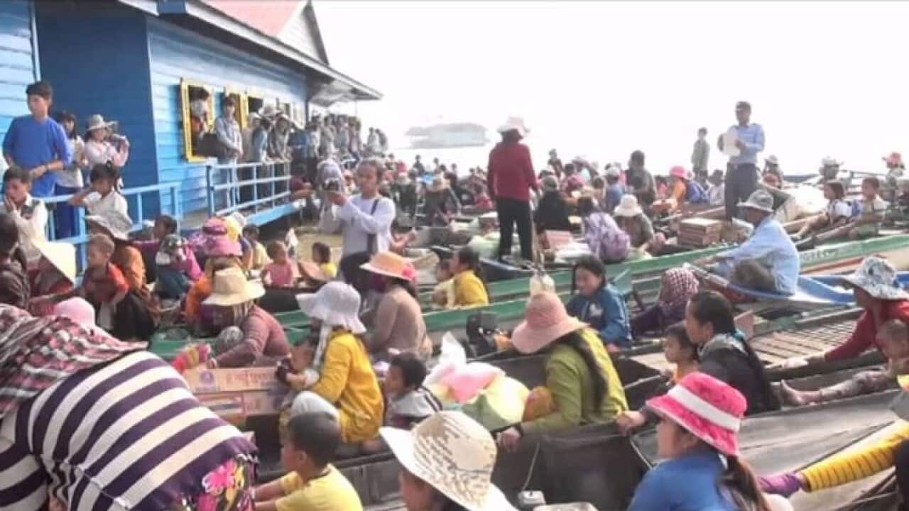 Helping poor Vietnamese people in Tonle Sap