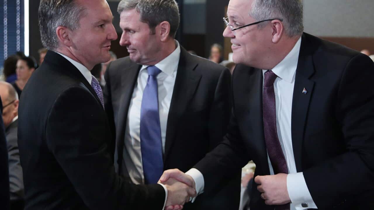 Federal Treasurer Scott Morrison (r) and Shadow Treasurers Chris Bowen