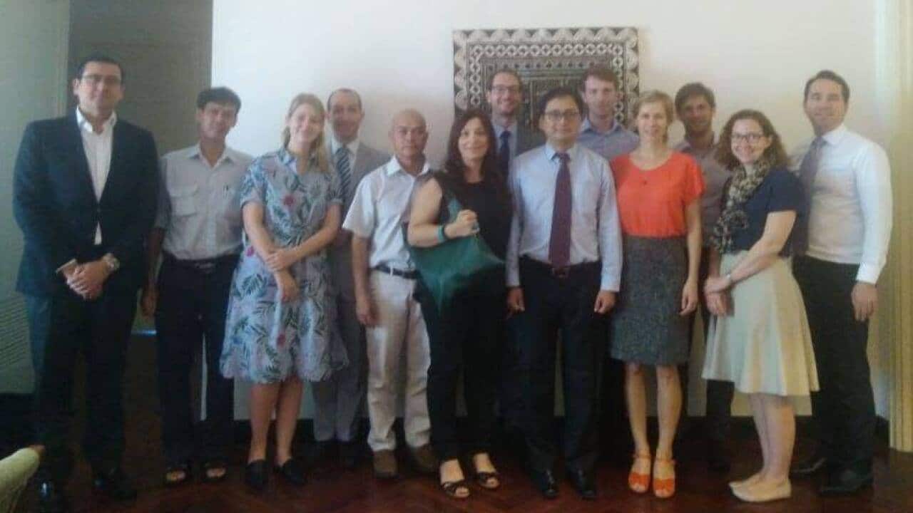 Ls Lê Công Định cùng phái đoàn ngoại giao nước ngoài tại cuộc gặp ngày 15/5