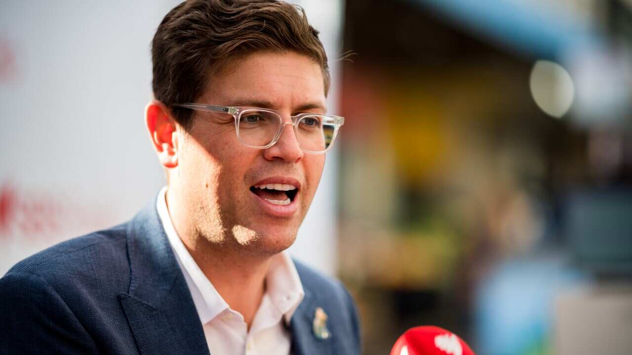 베넬롱 선거구 노동당 제롬 락살 후보