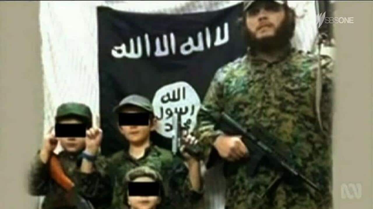 خالد شروف و سه نفر از فرزندانش