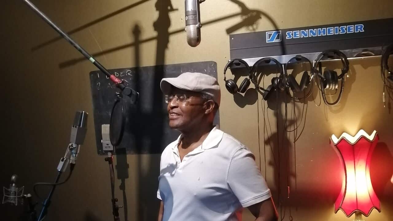 Africanova muri studio Little Bullhorn ku wa Gatanu 04 Ruheshi muri Ottawa, Ontario, Canada.