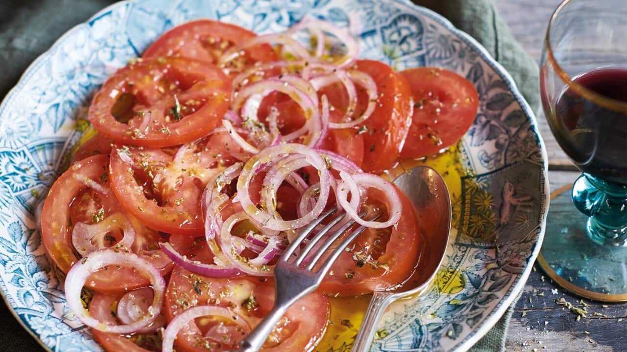 Tomato and onion salad (ensalada criolla)