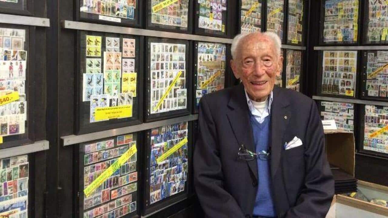 Max Stern in seiner innig geliebten Arbeitsumgebung