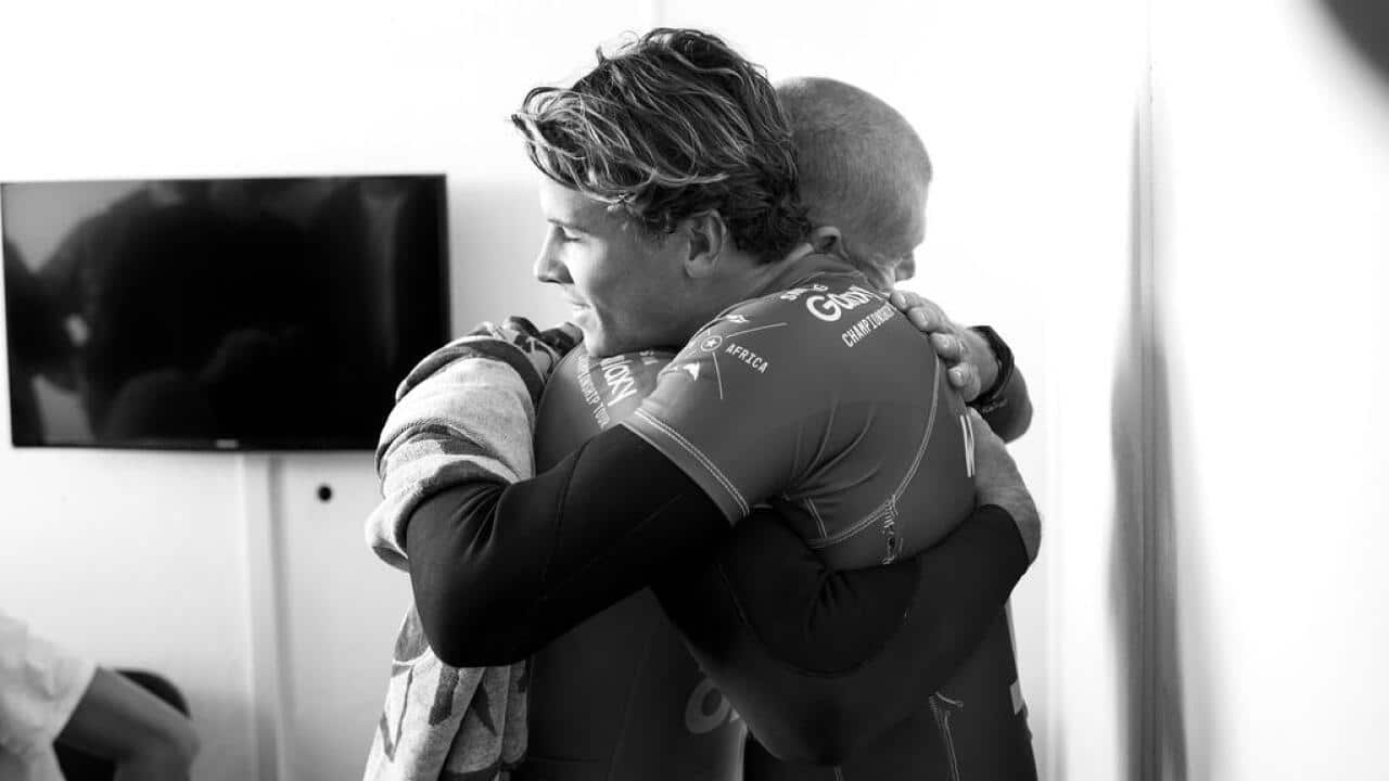 Julian Wilson hugs Mick Fanning (Twitter: @wsl)