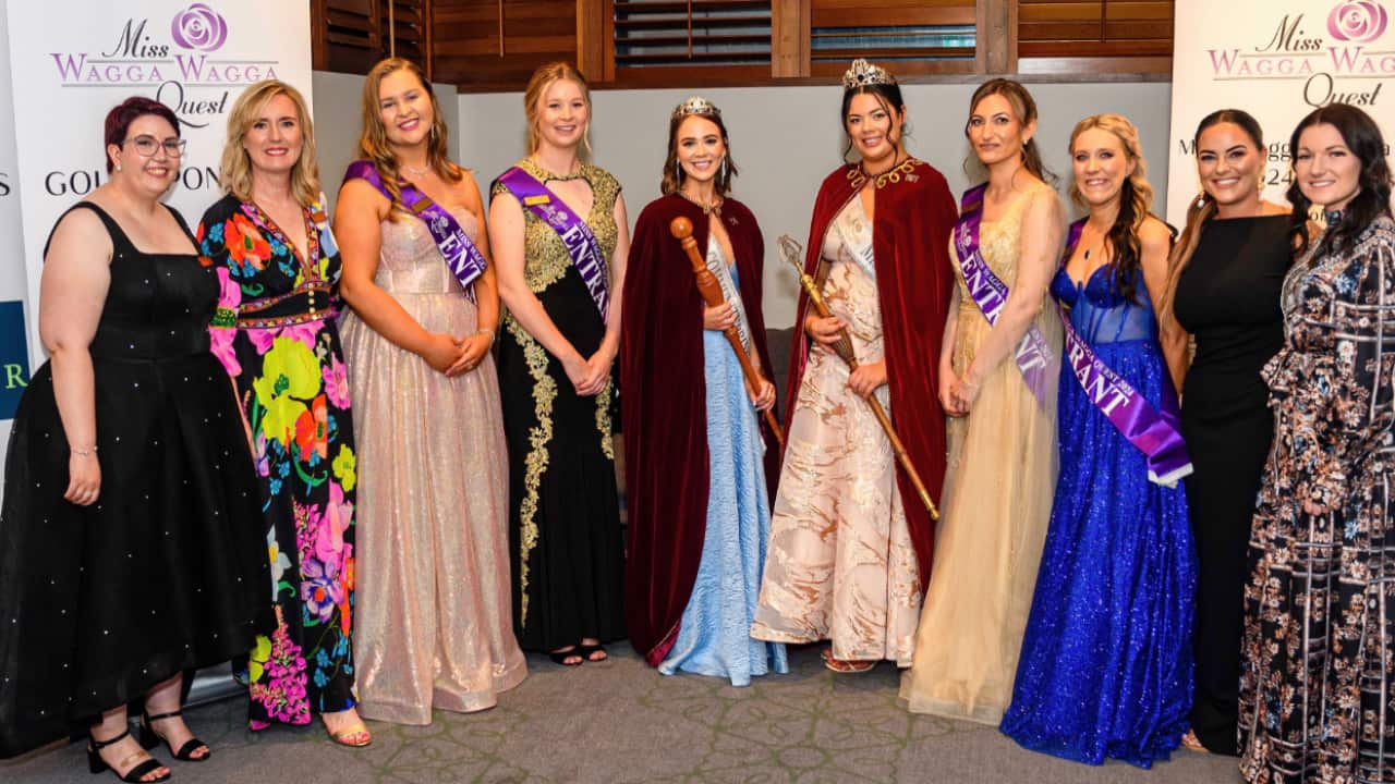Clare Lawlor, Ali Tanner Chairperson Miss Wagga Wagga Quest, with Valika Hayes Miss Wagga Wagga 2024, Jess Barclay Community Princess 2024, present and former Quest entrants.png