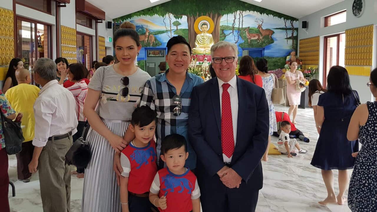 Gia đình Tô Quốc Vinh với dân biểu liên bang khu vực Fowler, Chris Hayes MP