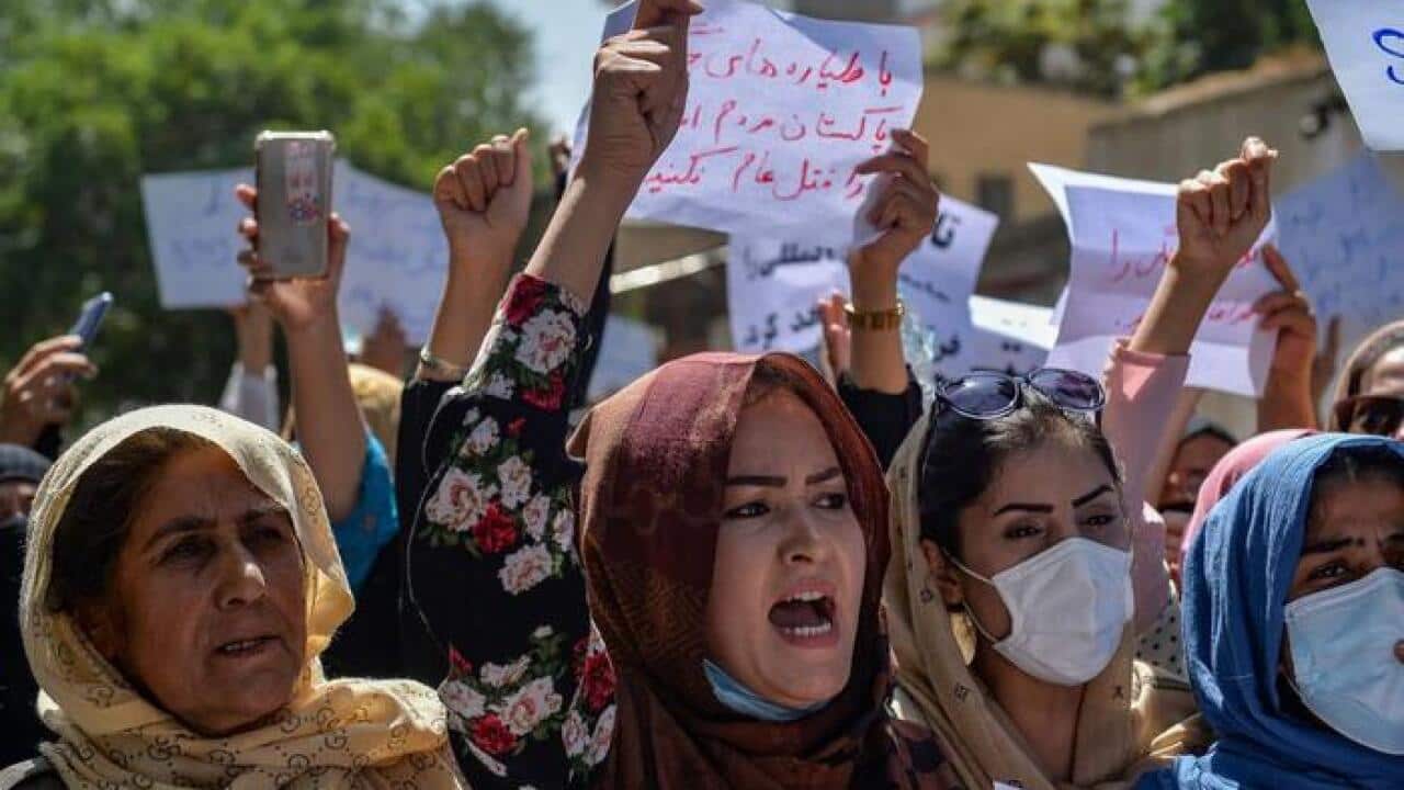 طالبان برای متفرق کردن زنان معترض از شلیک هوایی و خشونت کار گرفتند.