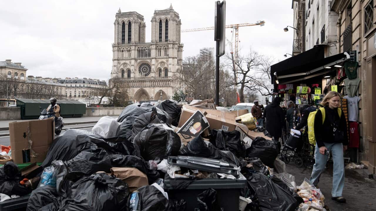 TOPSHOT-FRANCE-POLITICS-GOVERNMENT-PENSIONS-STRIKE-WASTE