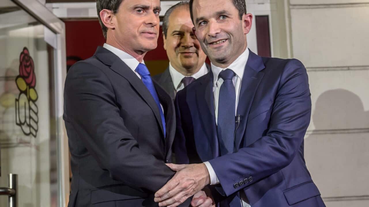 Benoit Hamon (R) shakes hand Manuel Valls