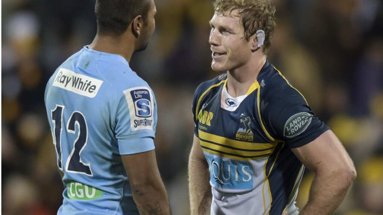 David Pocock (right) speaks to Kurtley Beale