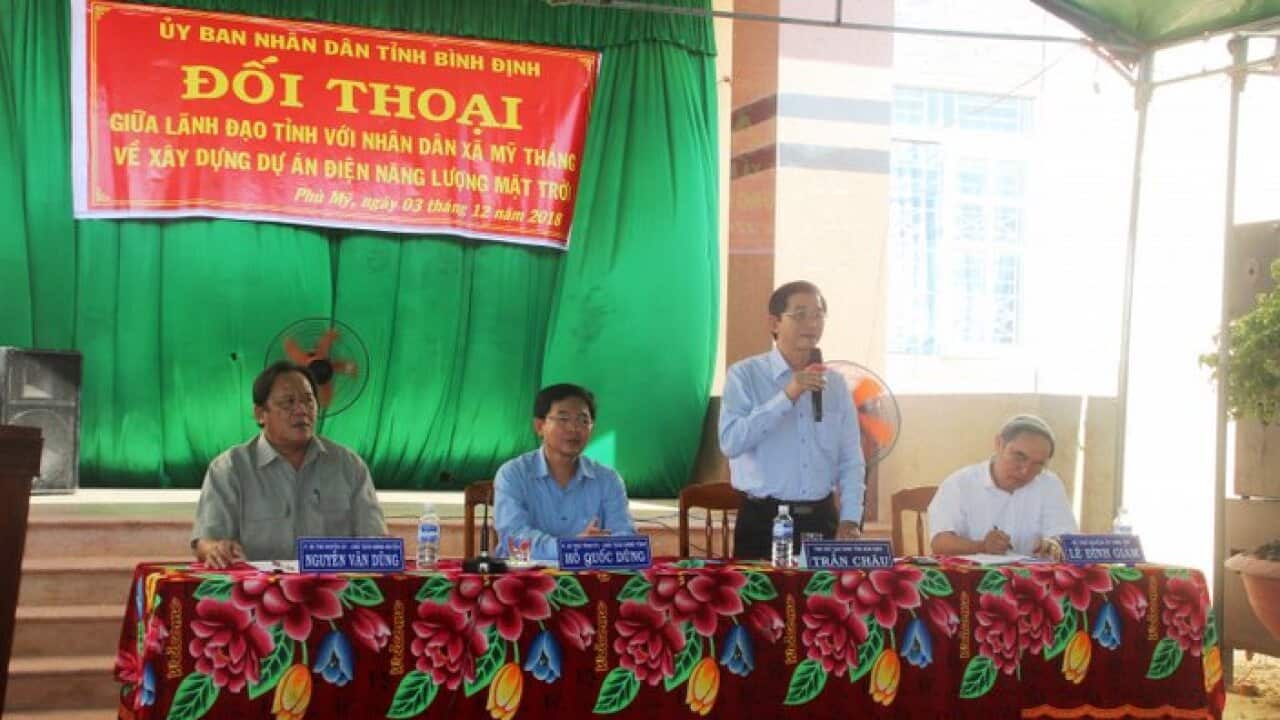 Meeting between provincial officials and locals