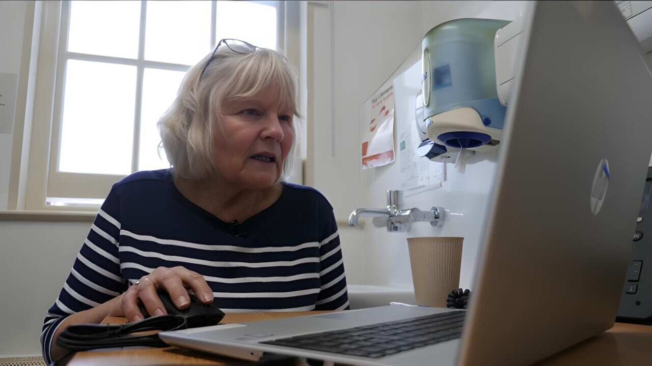 Stephanie Everill struggles to name different animals (AP).jpg